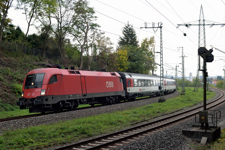 &Ouml;BB 1016 033 mit IC 189 bei km 17,4 (Oktober 2020)