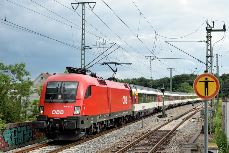 &Ouml;BB 1016 038 mit IC 186 bei km 16,8 (Juni 2020)