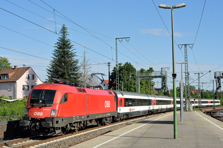 &Ouml;BB 1016 043 mit IC 183 bei km 16,6 (Juni 2020)