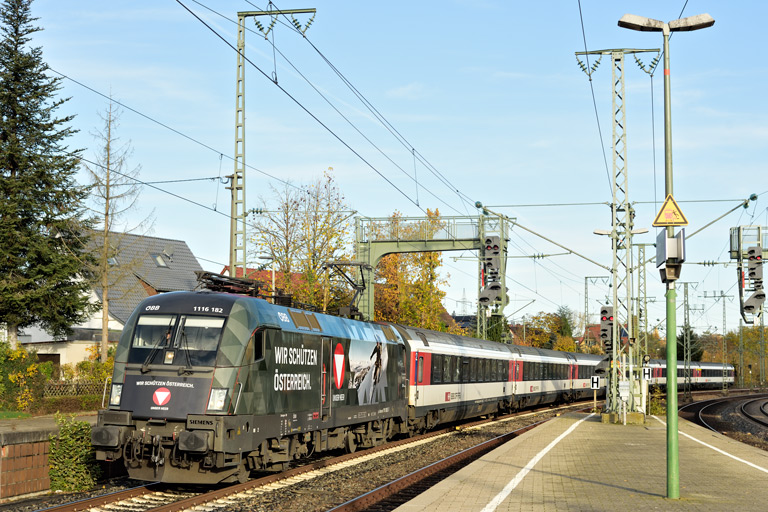 &Ouml;BB 1116 182 mit IC 183 bei km 16,6 (Oktober 2020)