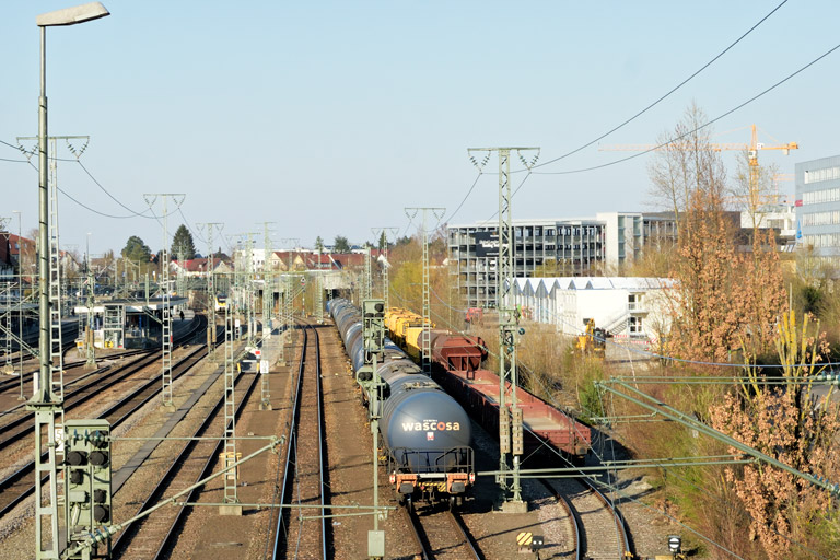 187 520 und Bauzug bei km 15,6 (M&auml;rz 2020)