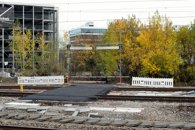 Bahnschranke bei km 15,6 (November 2020)