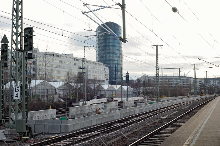 Bahnsteigbau bei km 15,6 (Dezember 2020)