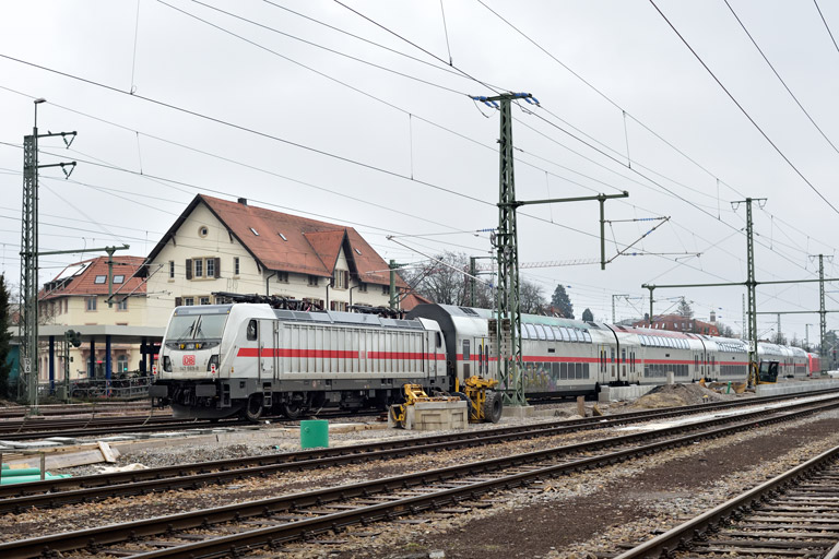 101 039 und 147 569 bei km 15,8 (Februar 2021)
