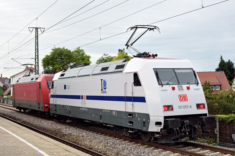 101 030 und 101 057 als Tfzf 27820 bei km 16,8 (September 2021)