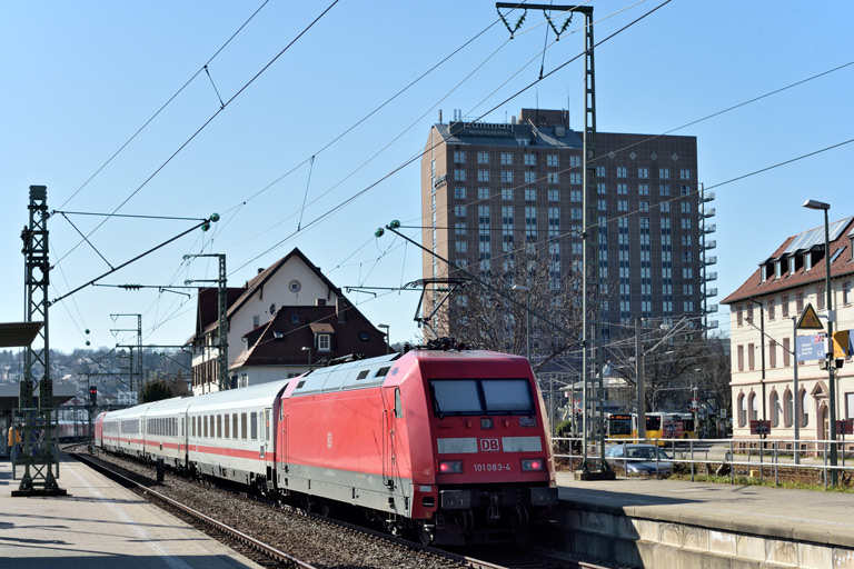 101 083 mit IC 2925 bei km 15,6 (M&auml;rz 2021)