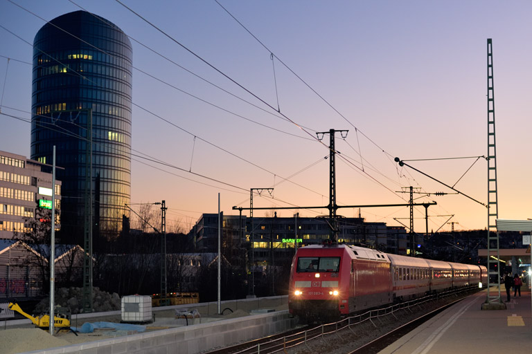 101 083 mit IC 2926 bei km 15,6 (M&auml;rz 2021)