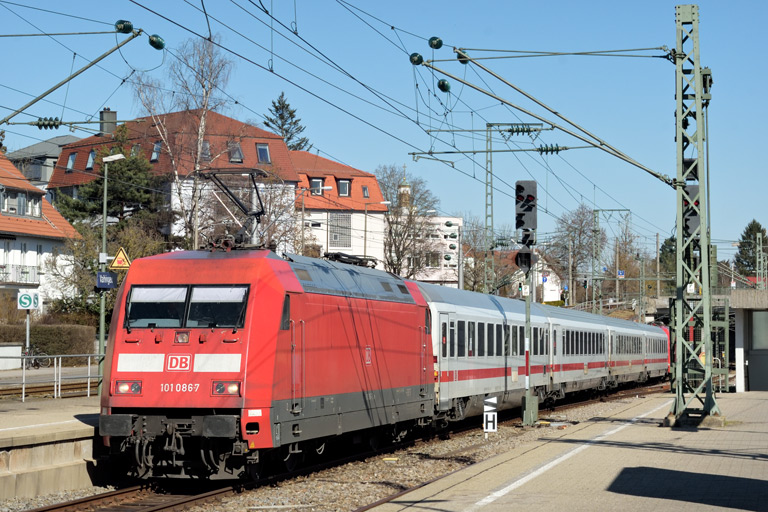 101 086 mit IC 2925 bei km 15,4 (M&auml;rz 2021)