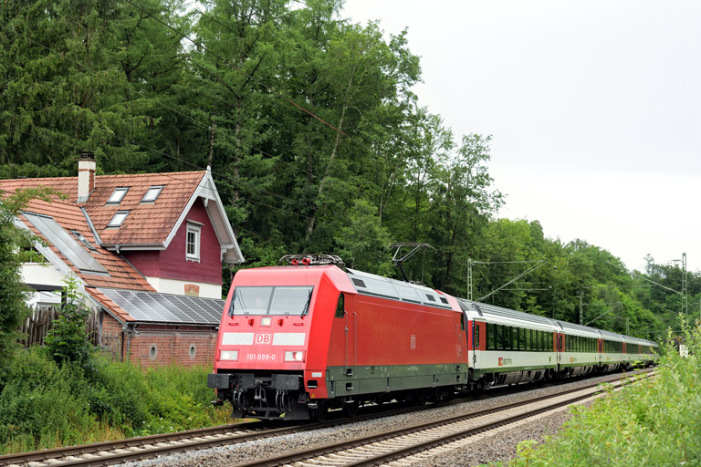 101 099 mit IC 281 bei km 18,2 (Juli 2021)