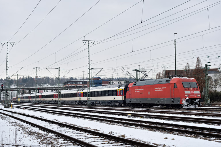 101 135 mit IC 282 bei km 16,0 (Januar 2021)