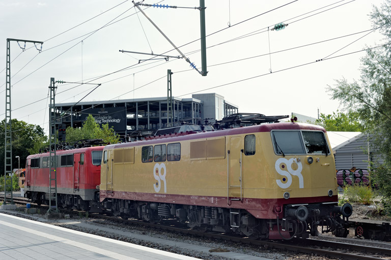 111 057 und 111 216 bei km 15,6 (August 2021)