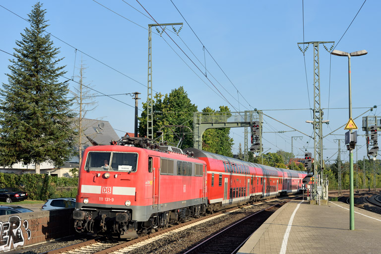 111 131 mit RE 17299 bei km 16,6 (September 2021)