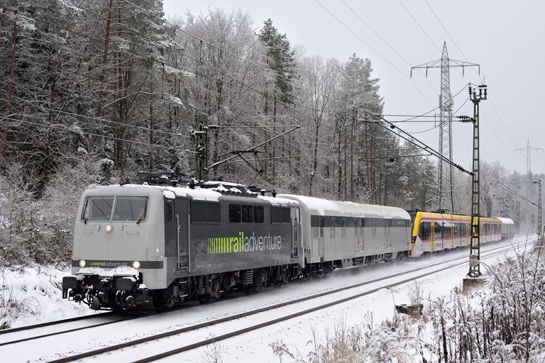 111 210 mit DbZ 92700 bei km 18,2 (Januar 2021)