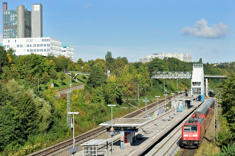 146 211 mit RE 28387 bei km 14,0 (September 2021)