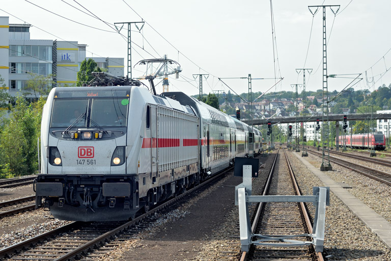 147 561 mit IC 2280/RE 52280 bei km 15,8 (September 2021)