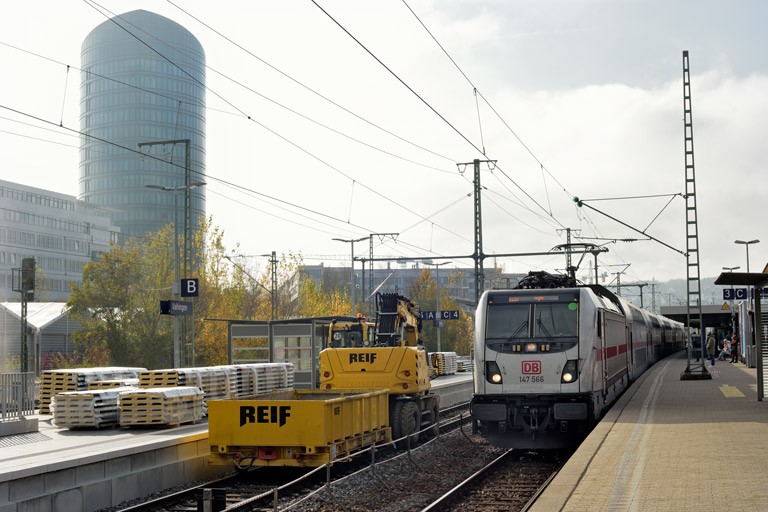 147 566 mit IC 2280/RE 52280 bei km 15,6 (November 2021)