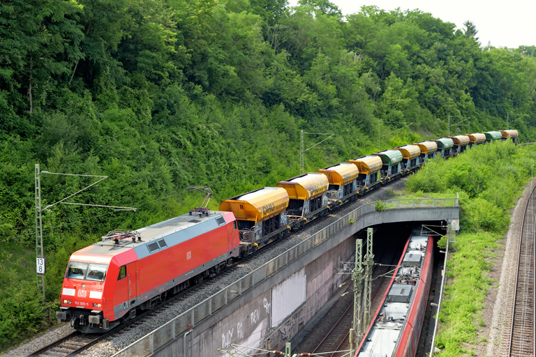 152 005 mit GAG 60507 bei km 13,8 (Juli 2021)
