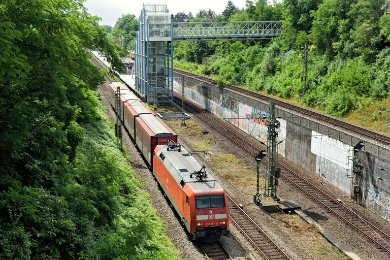152 063 mit EZ 52101 bei km 14,0 (Juli 2021)
