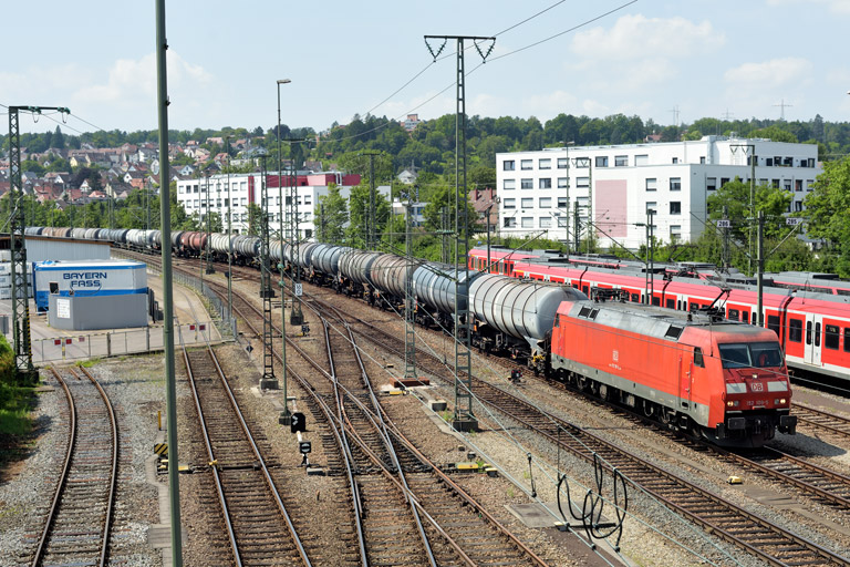 152 109 mit GAG 60243 bei km 16,0 (Juli 2021)