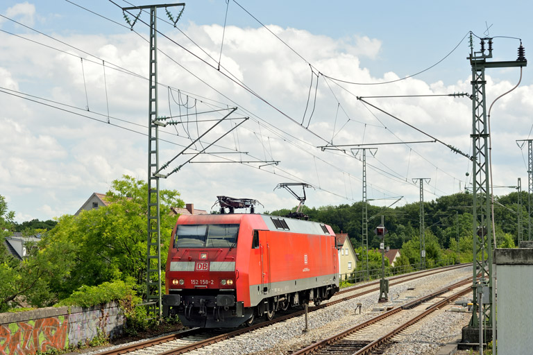 152 158 als T 66915 bei km 16,8 (Juli 2021)