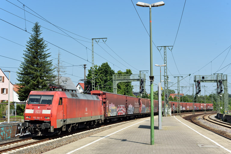 152 164 mit EZ 52089 bei km 16,8 (Juli 2021)