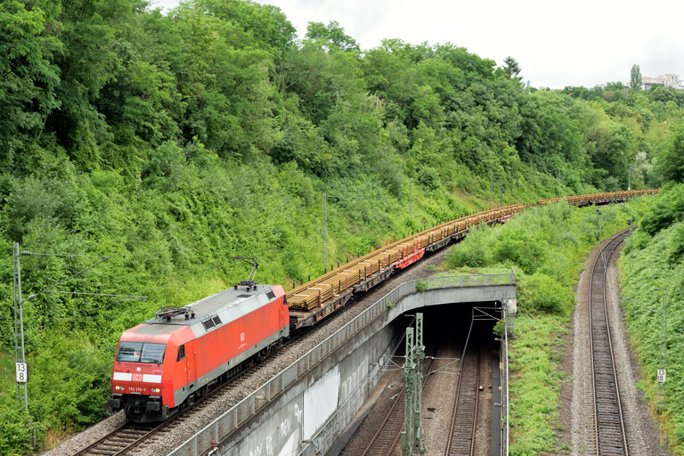152 170 mit BauZ 68351 bei km 13,8 (Juli 2021)