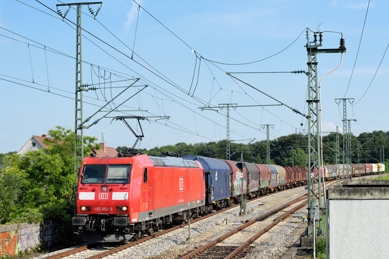 185 052 mit EZ 52103 bei km 16,8 (Juli 2021)