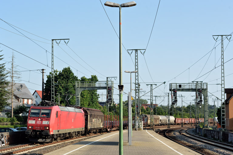 185 093 mit EZ 45175 bei km 16,6 (Juli 2021)