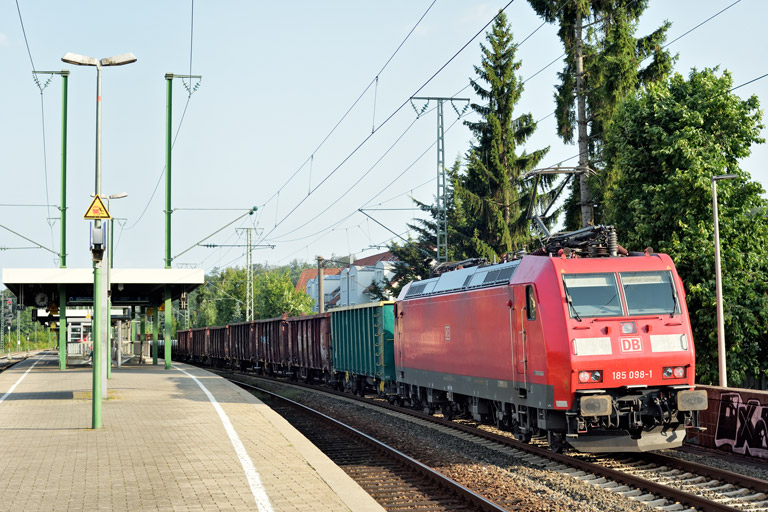 185 098 mit EZ 52099 bei km 16,8 (Juli 2021)