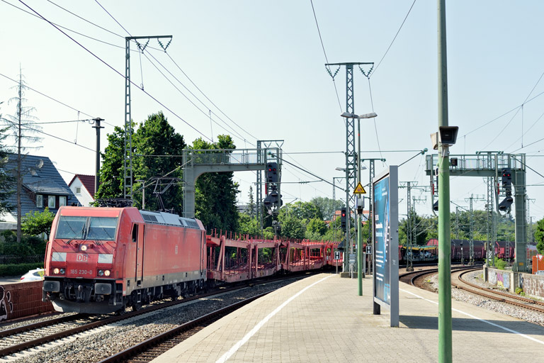 185 230 mit EZ 52094 bei km 16,6 (Juli 2021)