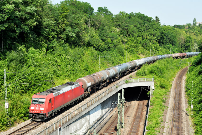 185 357 mit GAG 60242 bei km 13,8 (Juli 2021)