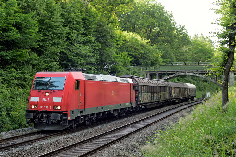 185 398 mit EZ 52095 bei km 11,6 (Juli 2021)