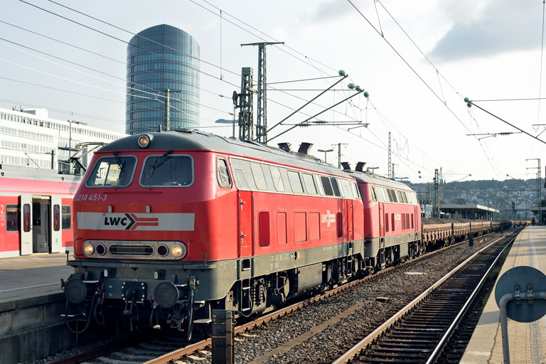 218 451 und 218 450 bei km 15,4 (August 2021)