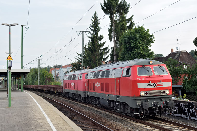 218 451 und 218 450 bei km 16,8 (August 2021)