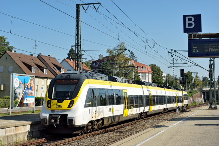 3442 207 als RE 17633 bei km 15,6 (Juli 2021)
