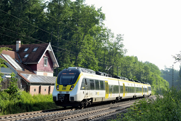 3442 211 als RE 17623 bei km 18,2 (Juli 2021)