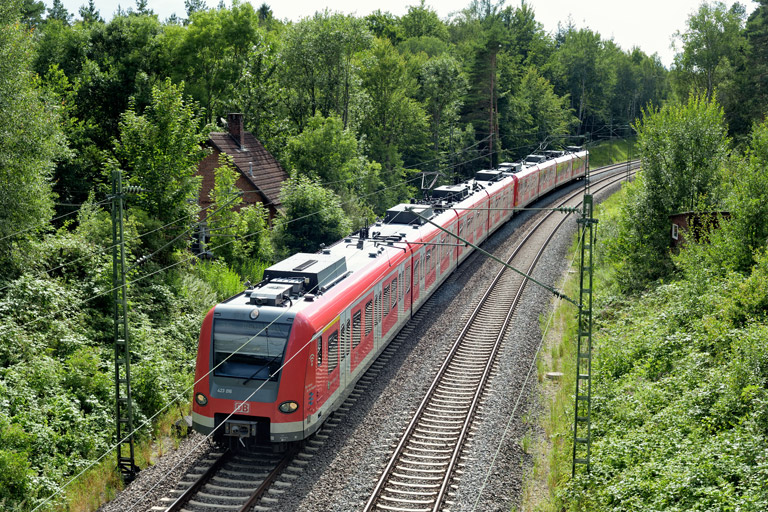 423 016 als S15 bei km 19,2 (August 2021)