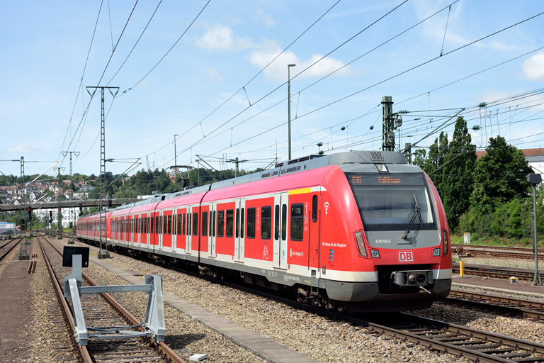 430 042 als S30 bei km 15,8 (Juli 2021)