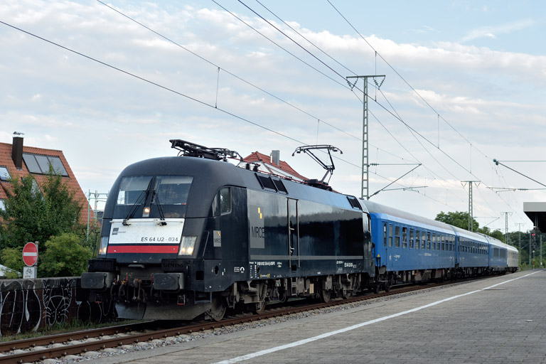 ES 64 U2-034 mit NEX 62099 bei km 16,8 (Juli 2021)