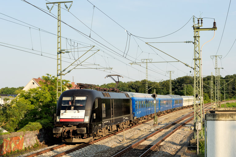 ES 64 U2-034 mit NEX 84141 bei km 16,8 (Juli 2021)