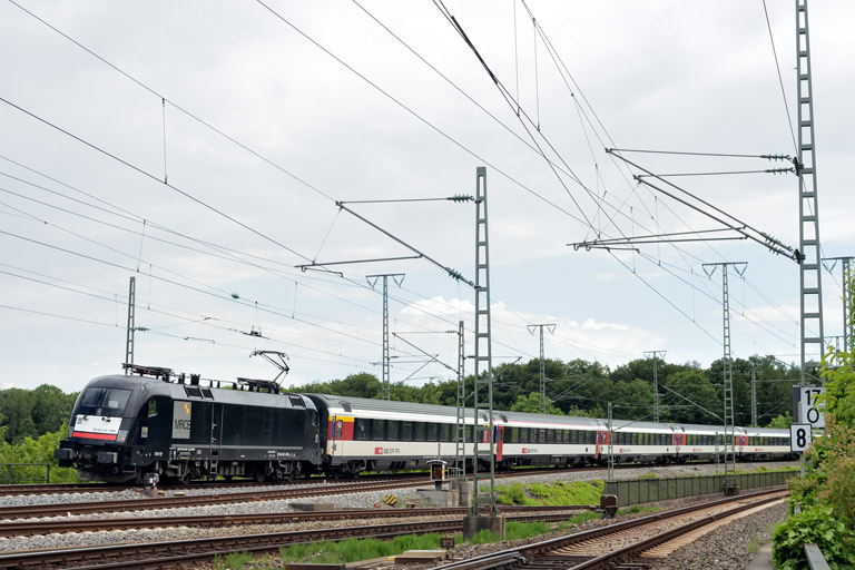 ES 64 U2-096 mit IC 188 bei km 17,0 (Juli 2021)