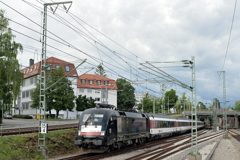 ES 64 U2-096 mit IC 283 bei km 15,4 (Juli 2021)