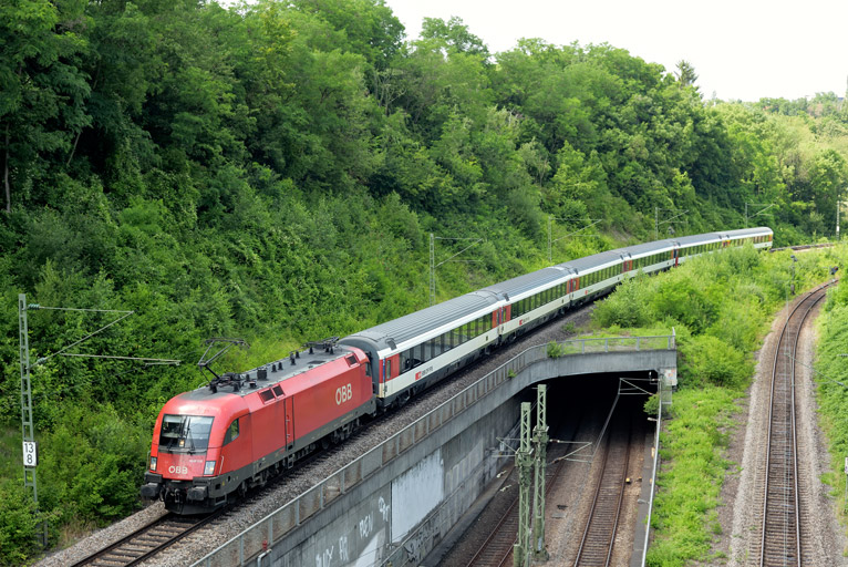 &Ouml;BB 1016 018 mit IC 189 bei km 13,8 (Juli 2021)