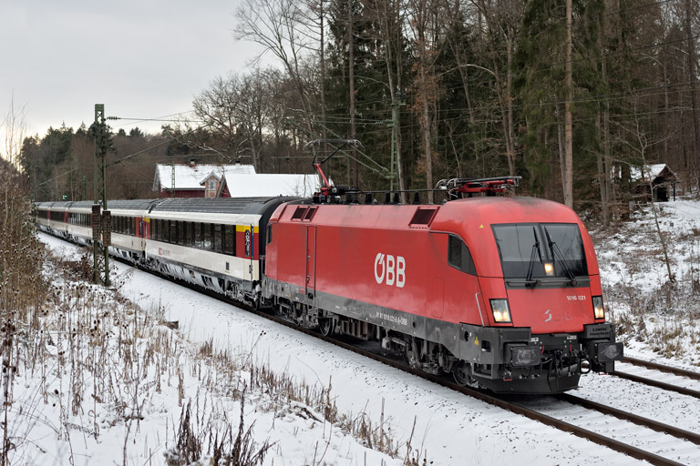 &Ouml;BB 1016 021 mit IC 188 bei km 18,2 (Januar 2021)