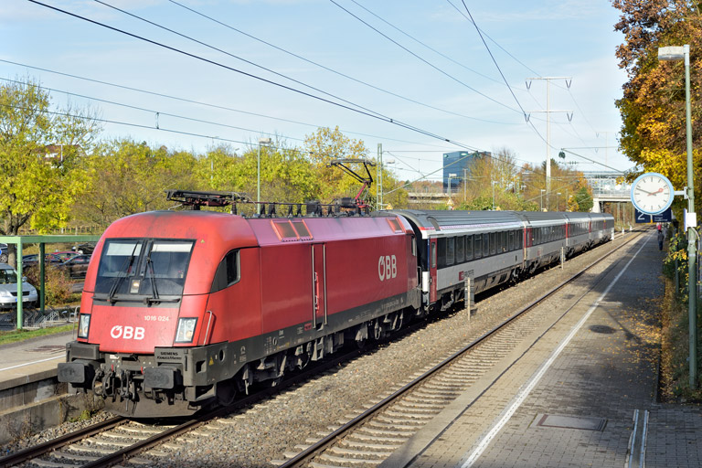 &Ouml;BB 1016 024 mit IC 189 bei km 24,4 (Oktober 2021)