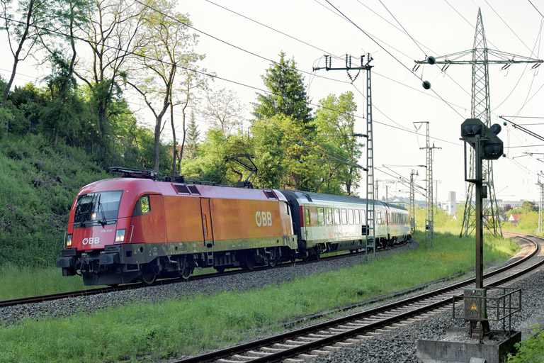 &Ouml;BB 1016 025 mit IC 283 bei km 17,4 (Juni 2021)