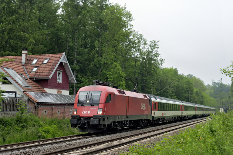 &Ouml;BB 1016 035 mit IC 283 bei km 18,2 (Juni 2021)