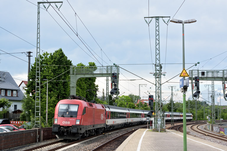 &Ouml;BB 1116 049 mit IC 281 bei km 16,6 (Juni 2021)