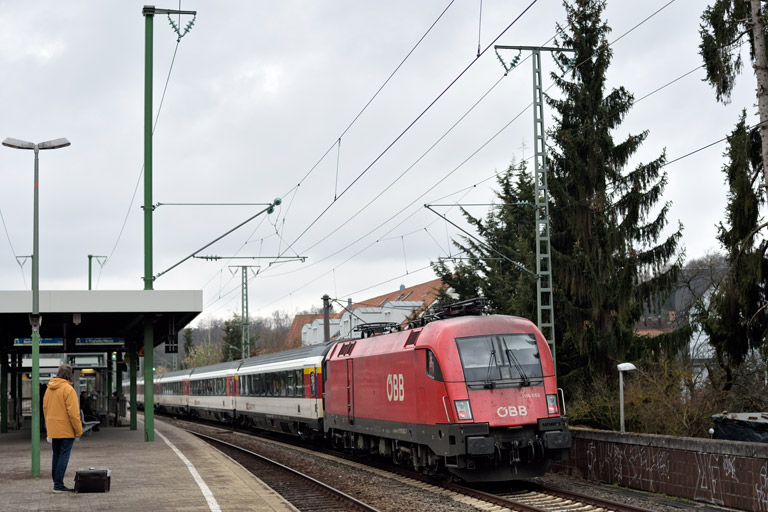 &Ouml;BB 1116 083 mit IC 2511 bei km 16,8 (M&auml;rz 2021)