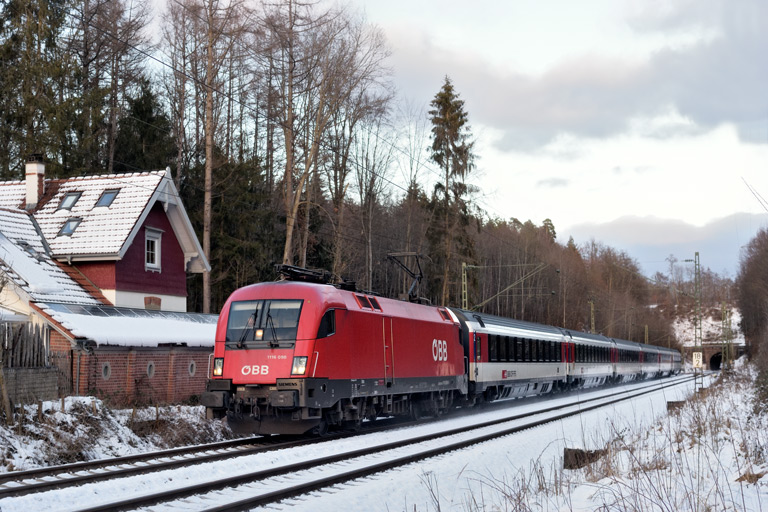 &Ouml;BB 1116 098 mit IC 281 bei km 18,2 (Januar 2021)